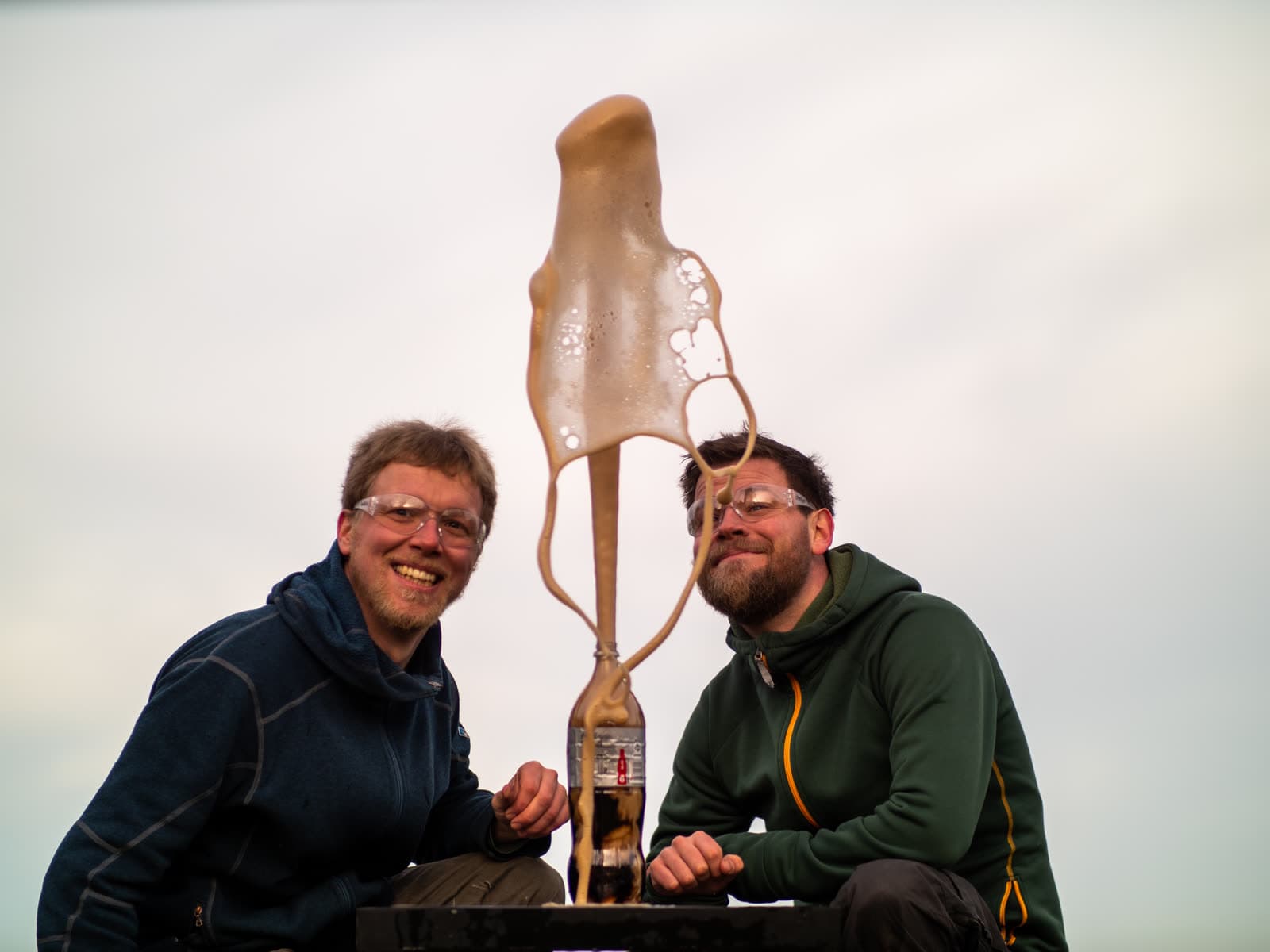Kåre & Emil med et eksperiment